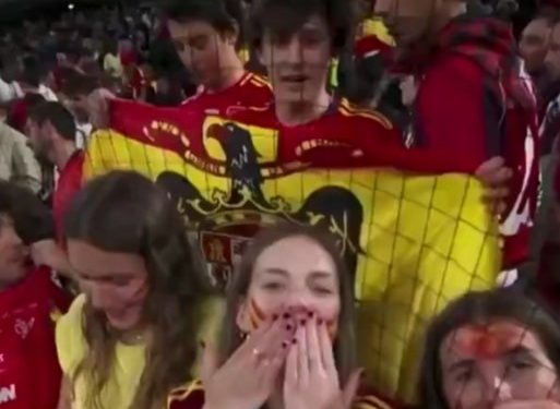 ¿Quién es el fascista que enseñó ayer en Múnich la bandera con el águila?
