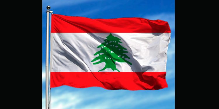 El ejército libanés retira una bandera de la Brigada Golani israelí (vídeo)