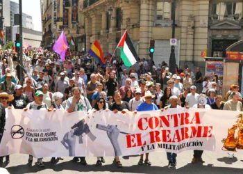 Madrid: Miles de personas contra el rearme y la militarización en una manifestación que no ha estado exenta de oportunistas