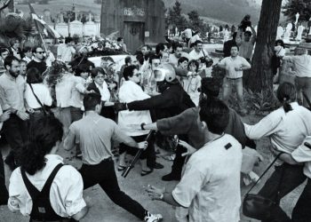 Hace 30 años pasó esto en el cementerio de Tolosa, con la Ertzaintza como salvaje protagonista