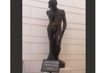 LA JARDINERA DE LAS 13 ROSAS. Canciones infantiles para los tiranos