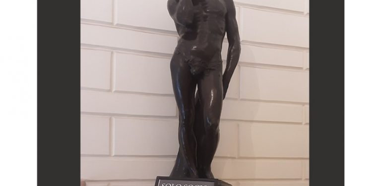 LA JARDINERA DE LAS 13 ROSAS. Canciones infantiles para los tiranos