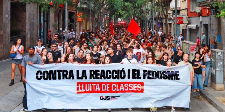Más de 1.500 personas secundaron la manifestación de la OJS en Badalona contra la reacción y el fascismo