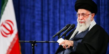 IRÁN. Jameneí felicita al pueblo por la victoria y expresa que “el régimen sionista fue casi derribado y aplastado”