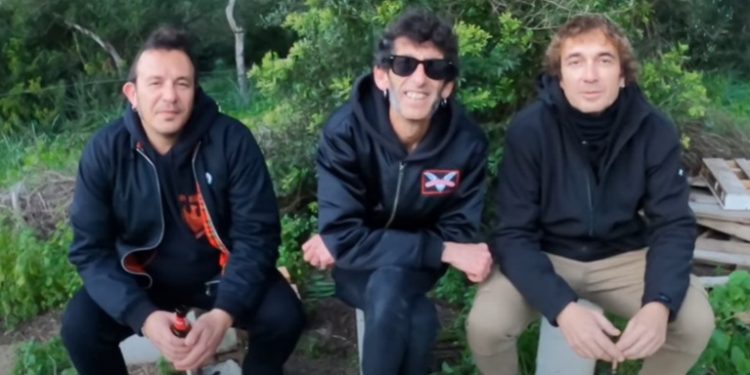 Kichi, el que fuera alcalde de Cádiz, en una banda punk antifascista