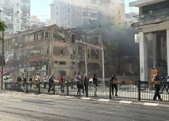 El medio de comunicación Almayadeen publica videos del impacto de los misiles iraníes en Tel Aviv en las últimas horas