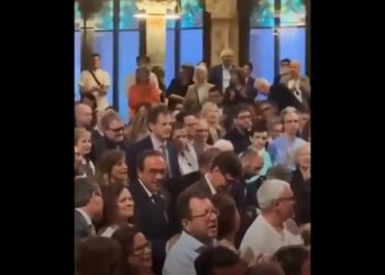 Escrache al President de la Generalitat, Salvador Illa (PSC/PSOE), en el Palau de la Música. (Video)