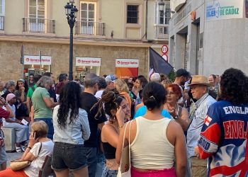 Concentración en Cádiz contra el racismo, impresionante intervención.