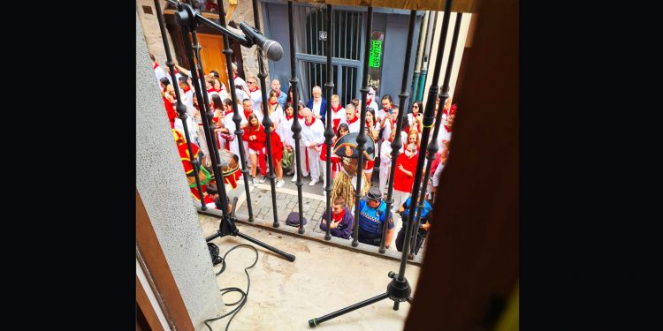 Iruñea en Sanfermines o la represión policial que no cesa: amenazan con multas por cantar una jota reivindicativa