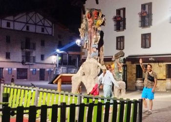 Un individuo se mostró dando gritos y haciendo el saludo nazi en Altsasu