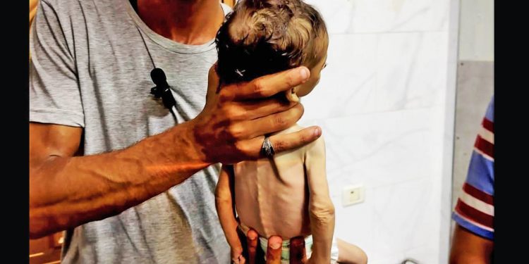 PALESTINA. Un padre, desesperado, ofrece un riñón por un saco de harina para alimentar a sus hijos (vídeo)