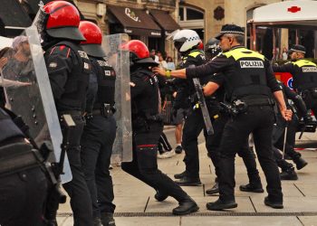 Salvaje represión policial en Gasteiz, con varias detenciones, en una acampada contra el veto político al MS en las txosnas (+ vídeos)