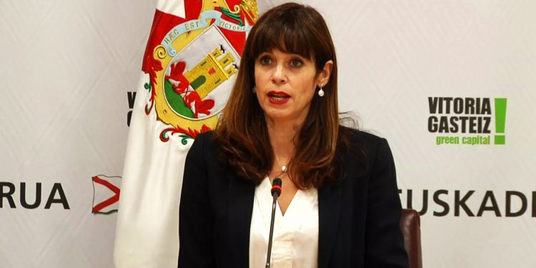 A la desvergonzada y prepotente afirmación de la alcaldesa de Gasteiz le contestan de esta contundente manera