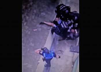 De esta manera tan brutal redujo (torturó más bien) la policía al detenido en Iruñea (vídeo)