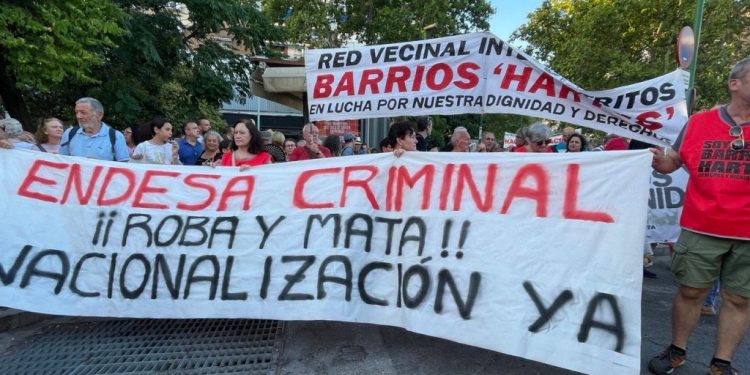 Esta protesta por corte de luz no es en Cuba, es en Sevilla (vídeo)