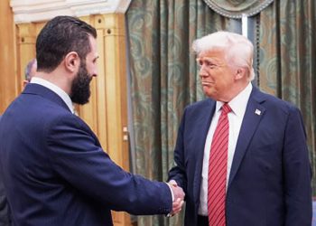 EE.UU. Trump levanta la mayoría de las sanciones a Siria presidida por el rebanacuellos