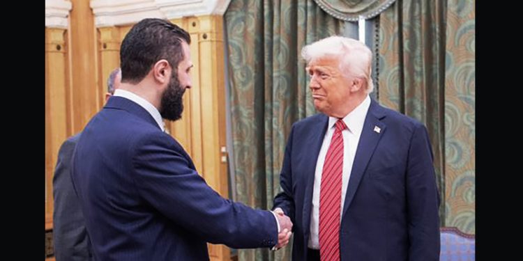 EE.UU. Trump levanta la mayoría de las sanciones a Siria presidida por el rebanacuellos
