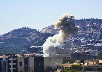 ISRAEL bombardea Siria, dice que protegiendo a los drusos (+ vídeos)