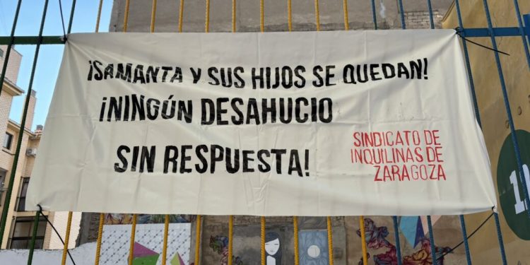 La movilización popular consigue en una misma mañana paralizar dos desahucios en Zaragoza
