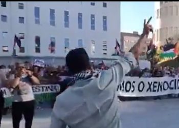 ¿Recuerdan al hostelero que echó de su negocio a varios israelíes? Fue citado a declarar (Video)