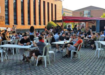 Gasteiz: GKS y el Sindicato Socialista de Vivienda montaron su txosna desafiando a la prohibición