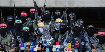 IÑAKI  GIL DE SAN VICENTE. Contra el genocidio: lucha armada.