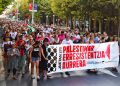 Miles de personas se manifestaron en Gasteiz y Donostia en apoyo a la Resistencia palestina y por la destrucción de Israel