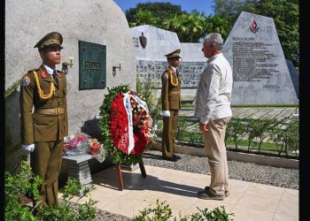 CUBA. El Presidente rinde tributo a Fidel y a próceres cubanos en Santa Ifigenia