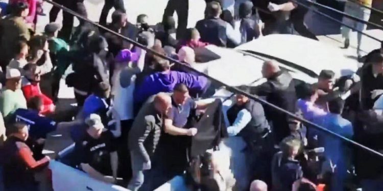 ARGENTINA. Milei se acercó a un distrito de la capital; tuvo que salir en estampida