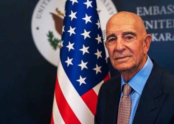 LÍBANO. El enviado del gobierno imperialista yanqui insulta a periodistas en rueda de prensa