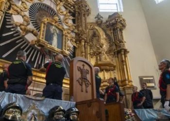 Una dirigente del PSOE, ex ministra, pide a la Virgen de la Paloma que acabe con el fuego