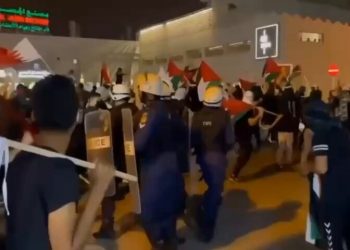 BAHRÉIN. Manifestantes solidarios con Palestina plantan cara a la represión policial (+ vídeo)