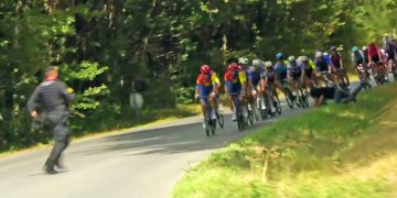 La Vuelta: Fue el policía quien derribó al ciclista, no el activista propalestina (vídeo)