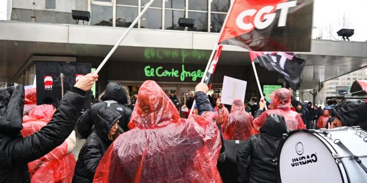 La CGT denuncia que en El Corte Inglés: “No quieren inmigrantes, quieren esclavos”