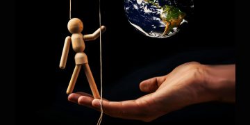 EVGENY MOROSOV. “Ni es inteligente ni es artificial: es una herencia de la Guerra Fría”