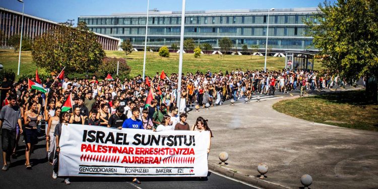 Ikasle Abertzaleak se manifestó para exigir a las universidades la rotura de todos los vínculos con Israel