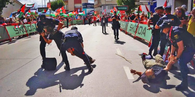 La Vuelta: 22 personas detenidas en Asturies y Galiza por protestar contra la presencia del equipo de Israel