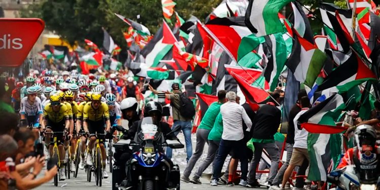 El director de La Vuelta cree que la seguridad de todos pasa por la renuncia del equipo de Israel