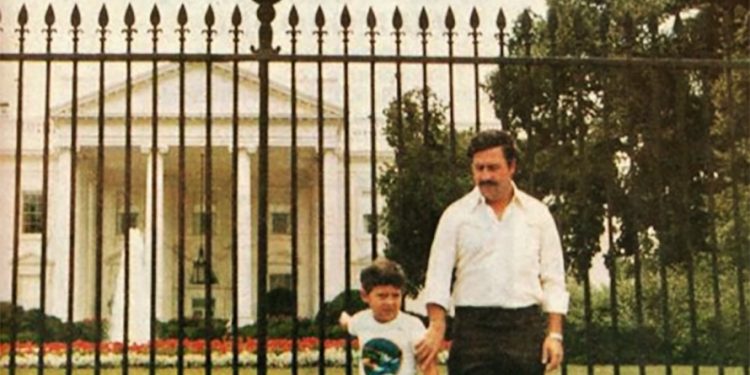 El narcotráfico de EE.UU. y la presencia de Pablo Escobar en la fiesta del PSOE para celebrar la victoria de Felipe González