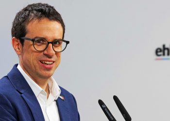 LA VECINA COMUNISTA. A Pello Otxandiano le entusiasma la Ertzaintza