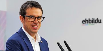 LA VECINA COMUNISTA. A Pello Otxandiano le entusiasma la Ertzaintza