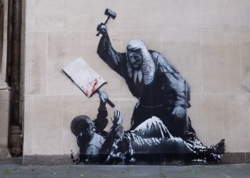 El conocido artista Bansky hace esta obra en Londres y las autoridades salen raudos a censurarla