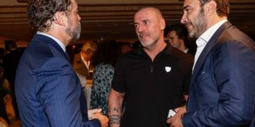 El día que el ultraderechista desokupa, Dani Esteve, amenazó al escritor Fonsi Loaiza pero luego le dio miedo acudir a la cita judicial (Video)