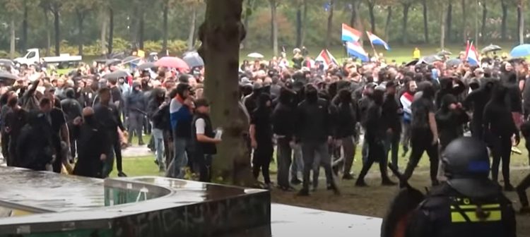 PAÍSES BAJOS. Una turba fascista se manifiesta contra la inmigración en La Haya