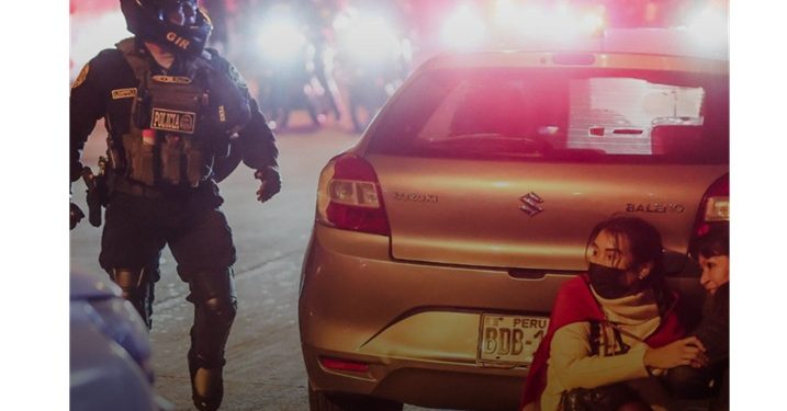 ECUADOR y PERÚ envueltos en protestas populares y represión de los gobiernos