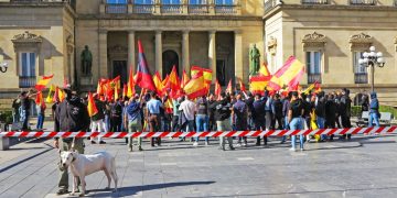LIBER. Con la cabeza alta