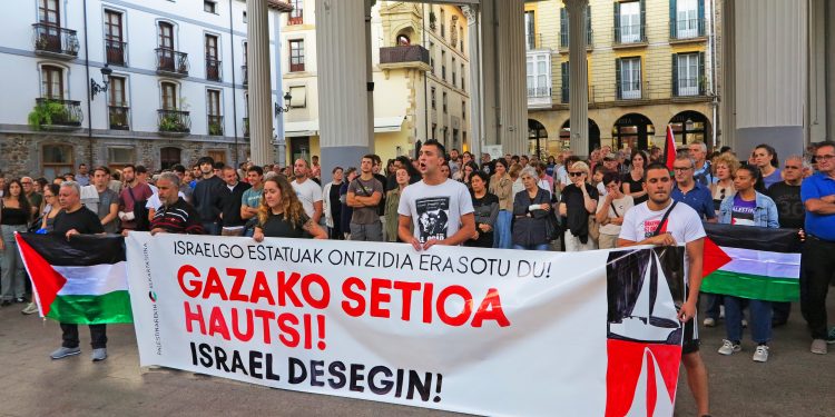 Concentración en Ordizia en solidaridad con Palestina y contra el asesino Estado de Israel