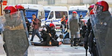 Gasteiz: La Ertzaintza vuelve a proteger a los fascistas reprimiendo brutalmente a los antifascistas