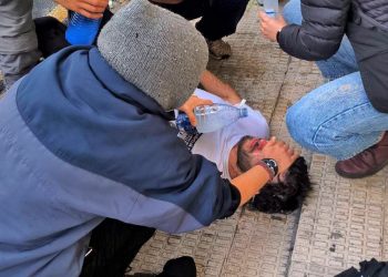 Familia desahuciada en Burlata (Ayto. de EH Bildu); la policía con su habitual y brutal represión ha facilitado la infamia