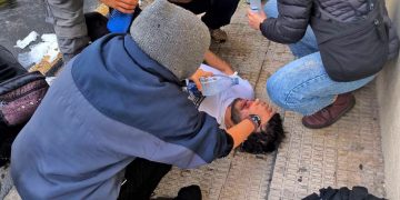 Familia desahuciada en Burlata (Ayto. de EH Bildu); la policía con su habitual y brutal represión ha facilitado la infamia